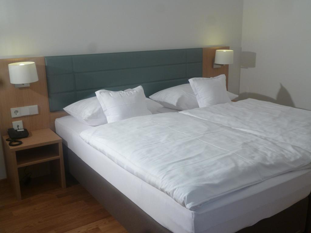 Hotel Seepark Garni Uberlingen Rum bild